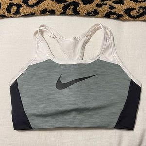 Nike sports bra size large